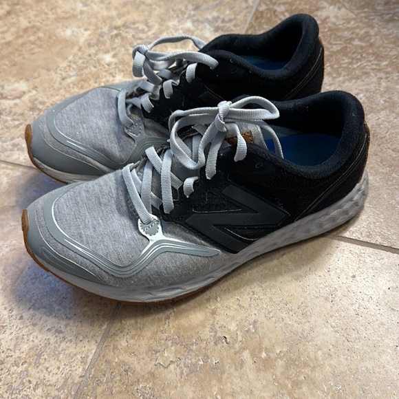 New Balance Fresh Foam zante grey sweatshirt and black size 4 or women’s 5.5 - Picture 3 of 6